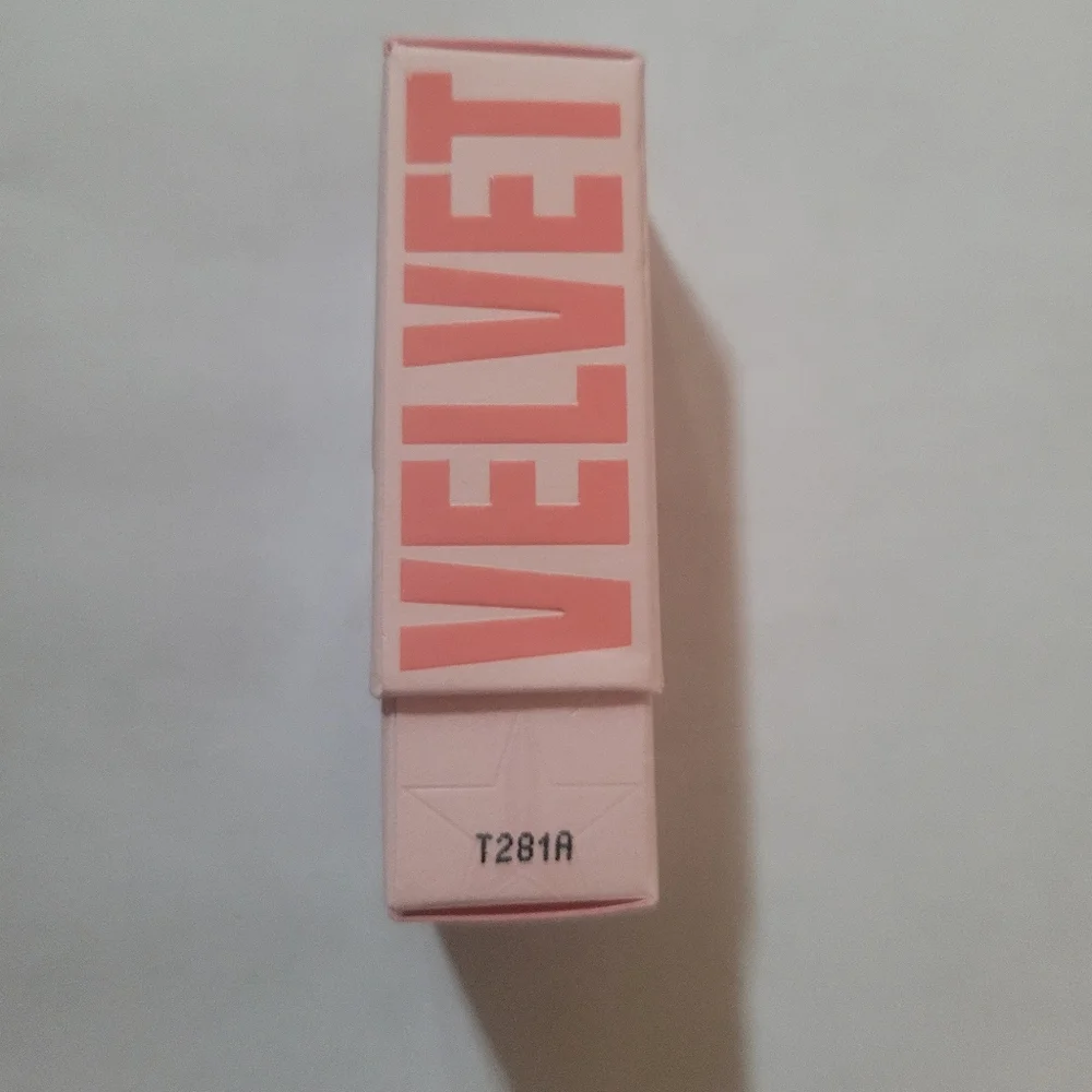 Jeffree Star Velvet Trap Lipstick Chocolate‎ Fondue